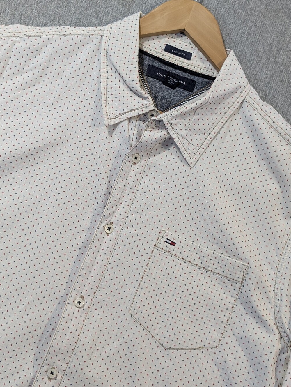 Tommy Hilfiger Custom Fit Button Dress Shirt Men's XL Red Blue White Geometric